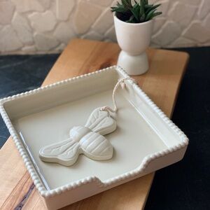 ABBOTT | Ceramic Square Napkin Holder With Bee Weight